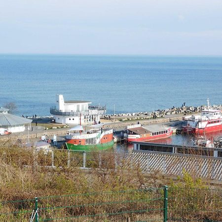 Seelotsenstation Sassnitz Mit Hafenblick By Unsere Urlaubszeit Exterior foto